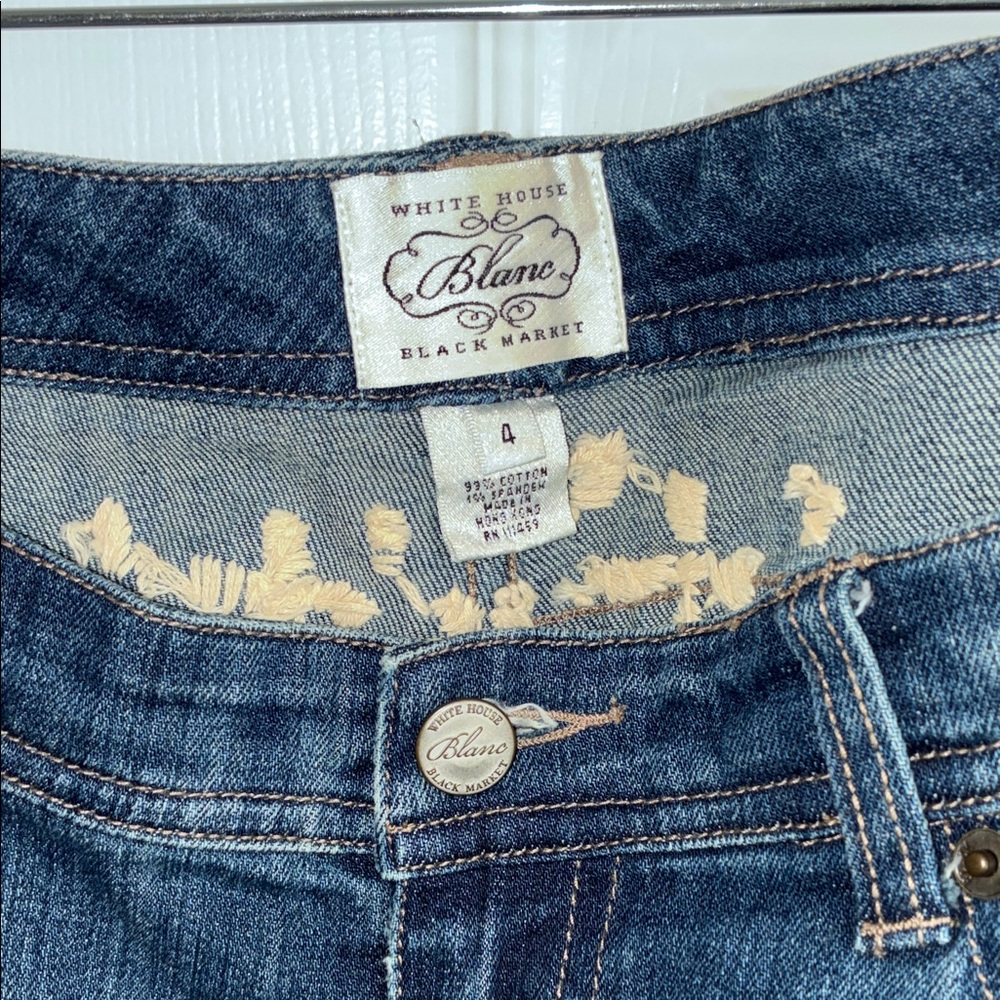 White House Black Market (Blanc)Denim Boot Cut Jeans with Cream Floral Design - Picture 2 of 4